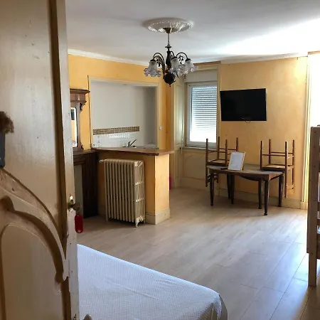 Pensión Les Hôtes De 3*